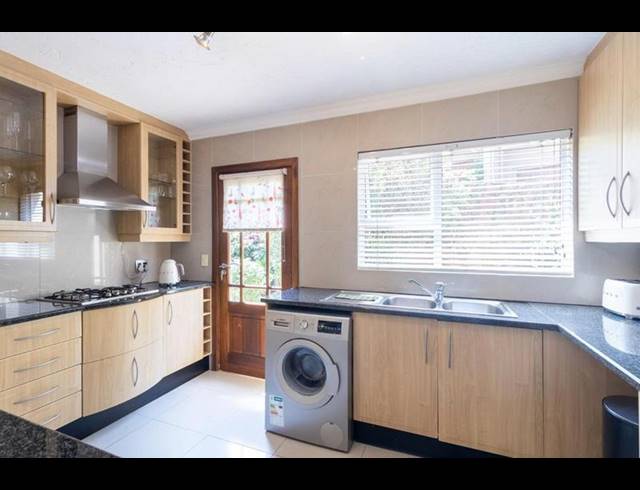 3 BEDROOM TOWNHOUSE FOR SALE IN GLENVISTA